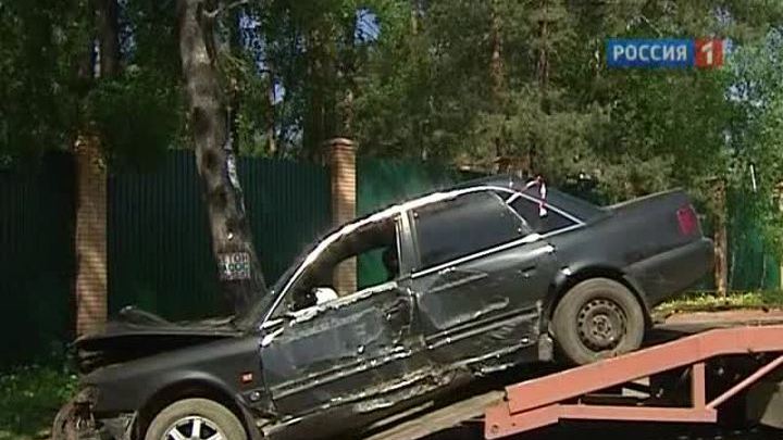 Иномарка снесла остановку в Подмосковье