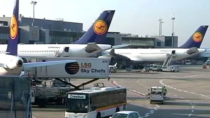 Lufthansa отменяет около 1200 запланированных на пятницу рейсов