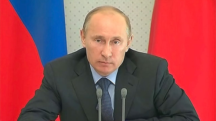 Путин попросил Медведева объявить выговор двум министрам