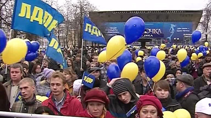 ЛДПР угостила москвичей кашей с чаем