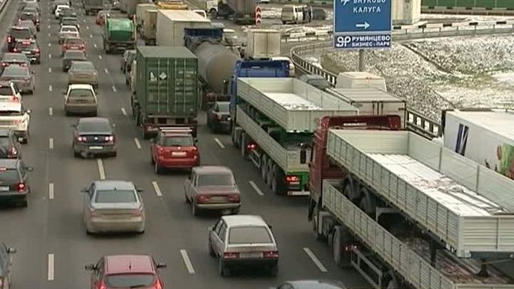 Грузовикам запретят въезд на МКАД с 1 марта
