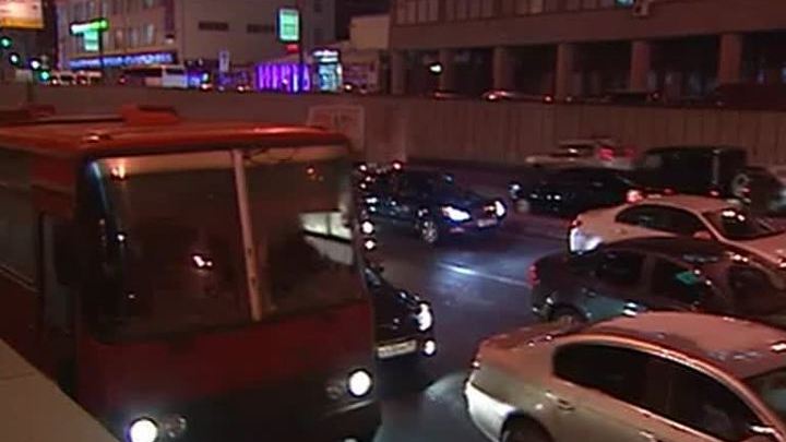Пробки окольцевали центр Москвы: город стоит
