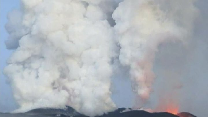 МЧС: конус вулкана Плоский Толбачик не взрывался