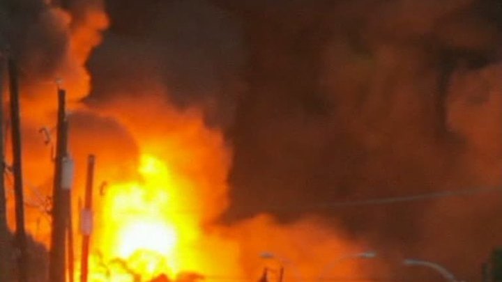 Взрыв поезда с нефтью в Канаде: трое погибли, 80 пропали