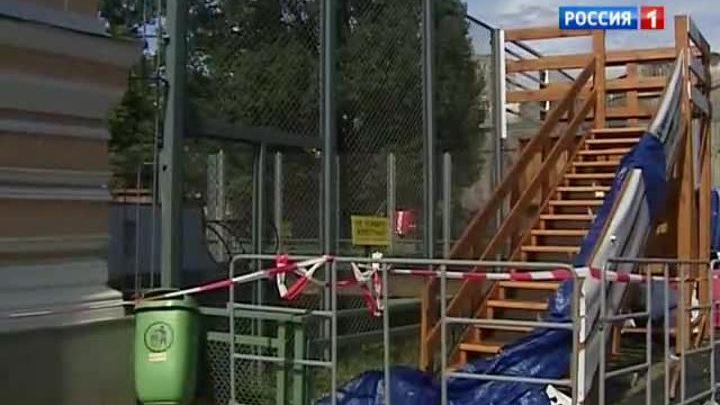 13 человек пострадали при обрушении помоста в Московском зоопарке