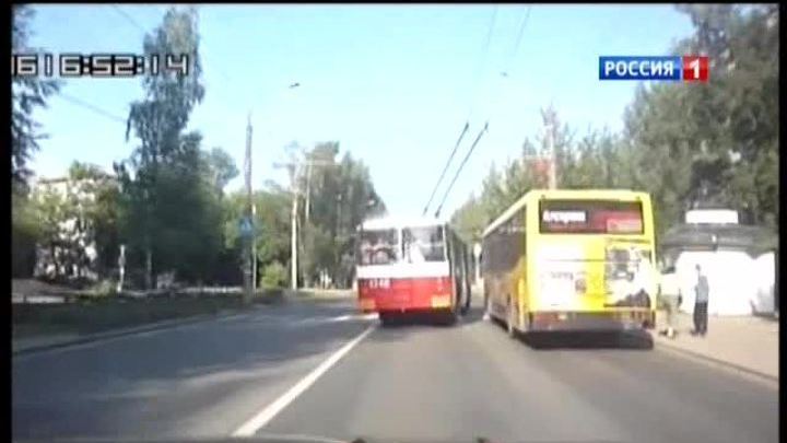Гонки автобуса и троллейбуса сняли на видео
