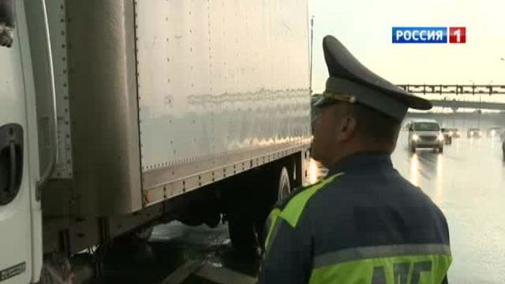 ГИБДД: 10% грузовиков на МКАД управляют иностранцы