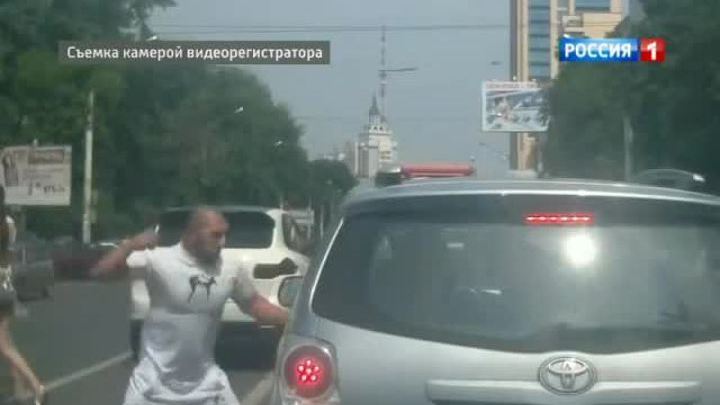 Уроки вежливости: воронежский автомобилист занялся воспитанием прямо на дороге