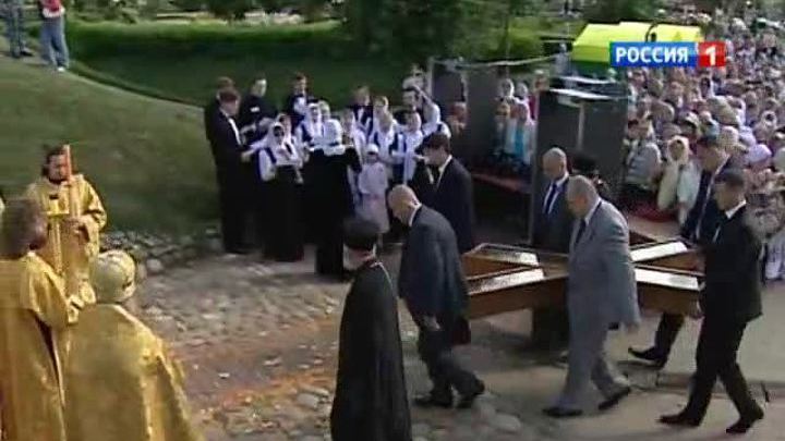 Прихожане встречают Андреевский Крест в Дмитрове