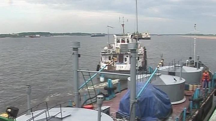Волгу будет очищать специальное судно