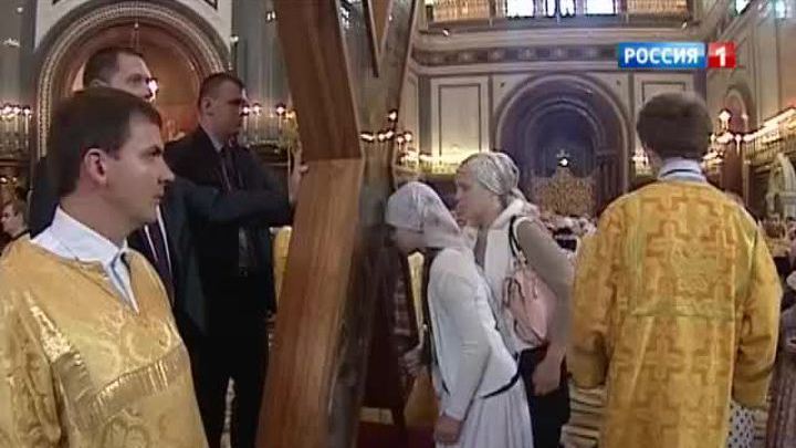 Святой Андреевский крест в Москве встретили десятки тысяч верующих