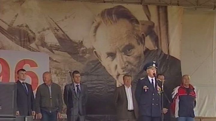 Жители Брянска отметили 96-летие героя войны Павла Камозина