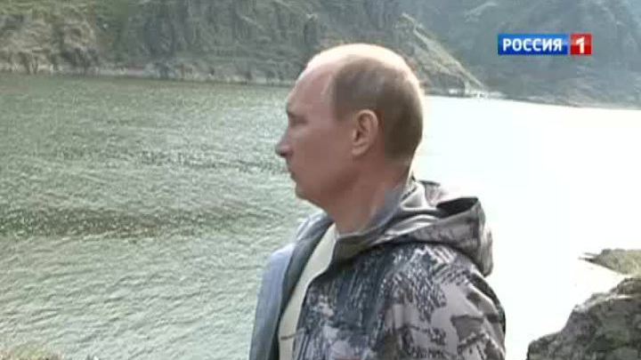 На отдыхе в Тыве Путин поймал большую щуку