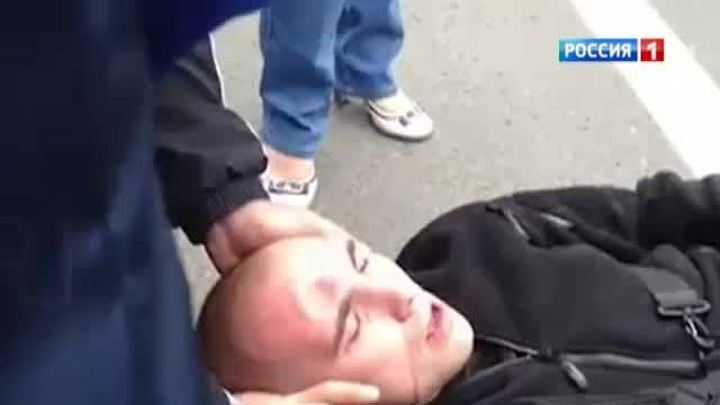 Полицейскому, пострадавшему при задержании, предстоит операция