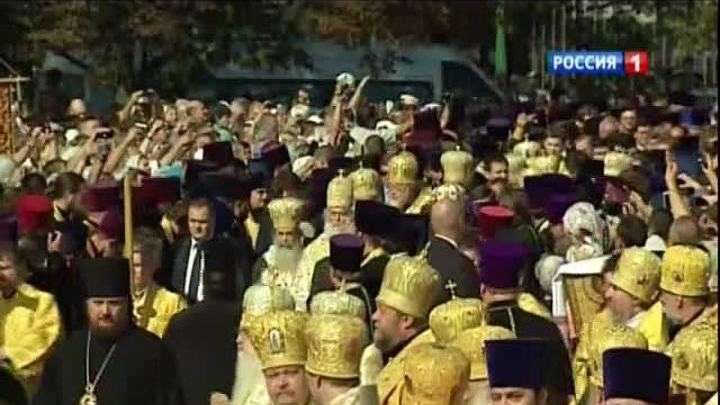 На историческую службу в Минске собрались десятки тысяч паломников