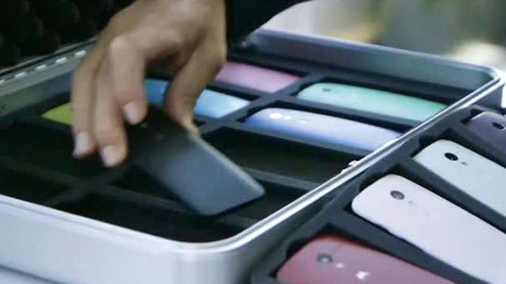 Вести.net: Motorola показала миру полную противоположность iPhone
