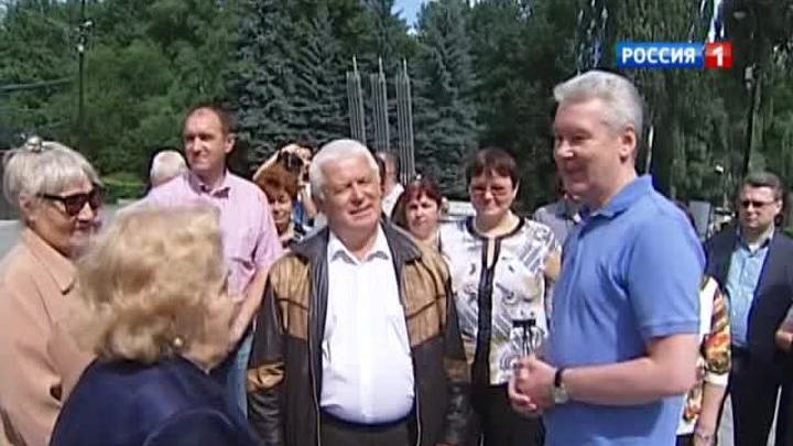 Собянин пострелял из лука и сыграл в теннис в Измайловском парке 