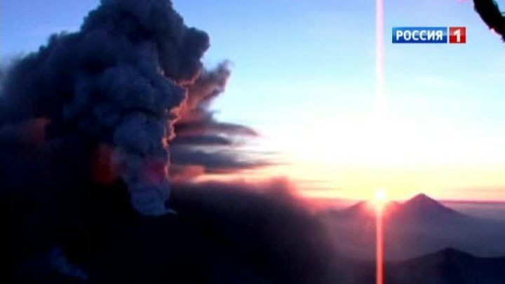 Вулкан Шивелуч вновь изверг столб пепла