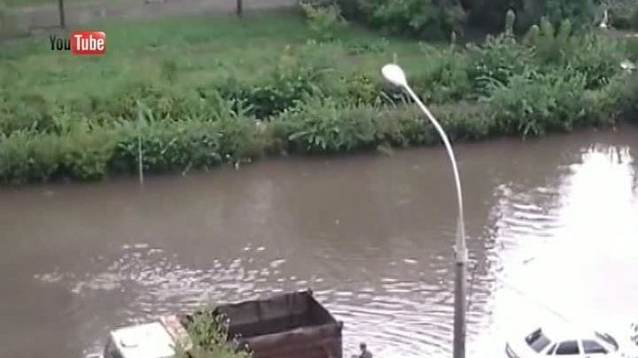 Сильные ливни залили Ульяновск и трассу "Колыма"