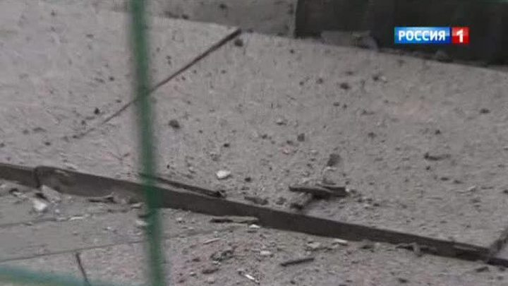 Искра пробежала: на площади трех вокзалов разорвало асфальт