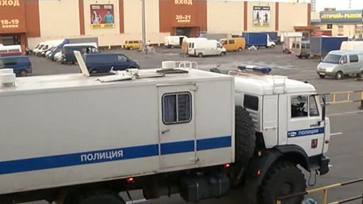 На столичном рынке поймали тысячу нелегалов
