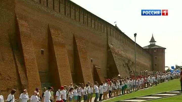 "Стрижи" и "Русские витязи" показали свое искусство над Коломенским кремлем