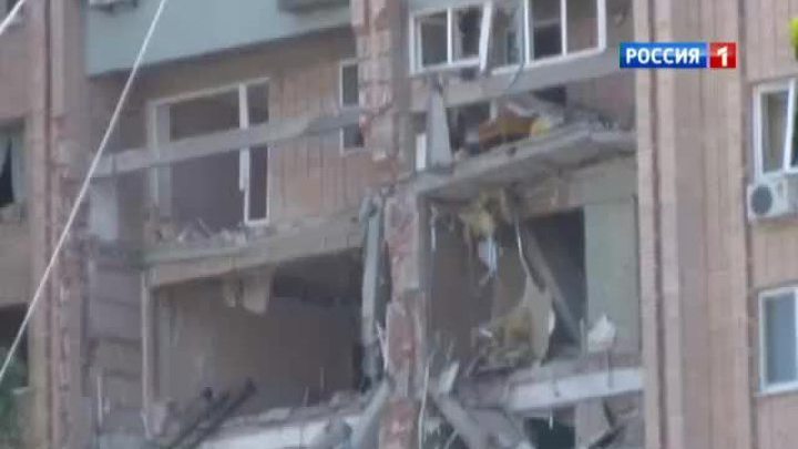 На месте взрыва в Луганске нашли два тела, ранены 17 человек
