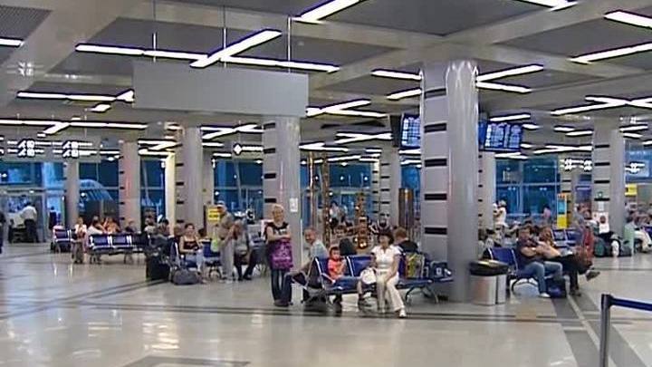 Медведев осмотрел обновленный аэропорт "Минеральные воды"