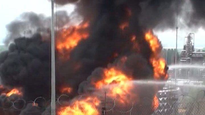 Нефтяной резервуар под Ангарском тушат вторые сутки