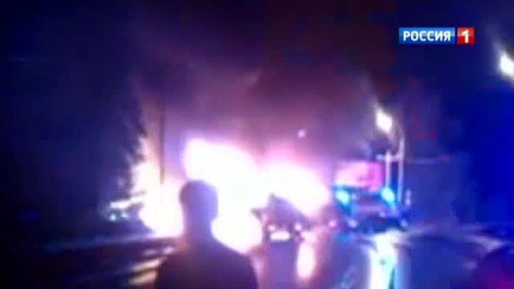 Бензовоз сгорел после столкновения с двумя грузовиками на Дмитровке