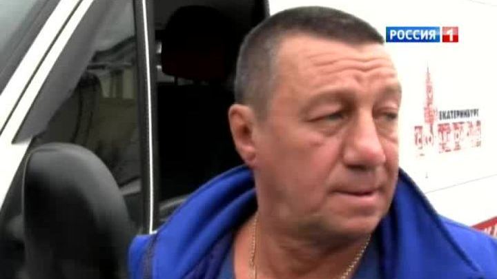 Главу Свердловского ГИБДД возмутила парковка скорой на тротуаре