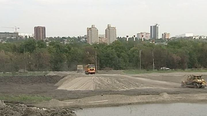 На берегу Дона возводят искусственный остров под стадион