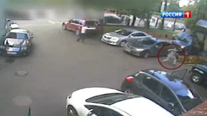 Вооруженное ограбление в Москве сняла камера видеонаблюдения