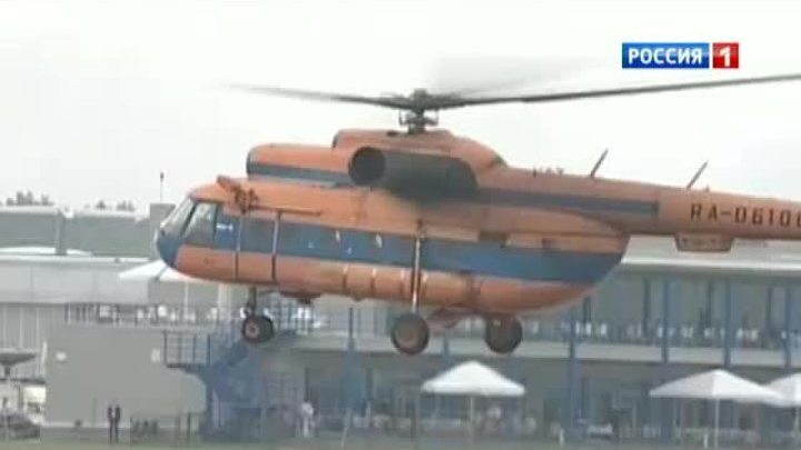 Непогода не отпугивает от МАКСа любителей авиации