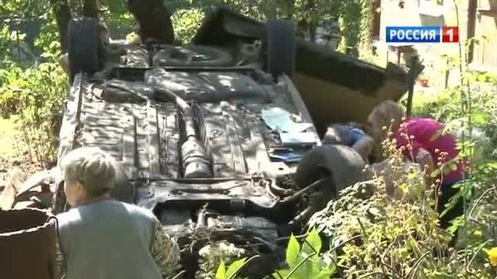 Легковушка въехала в частный дом