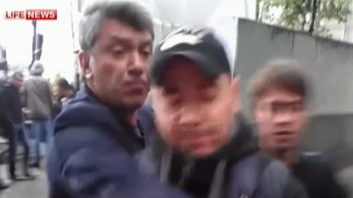 Борис Немцов в Ярославле подрался с гражданином Козловым