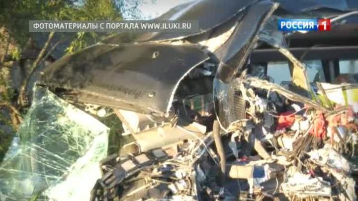 В ДТП с двумя автобусами под Псковом погибли иностранцы