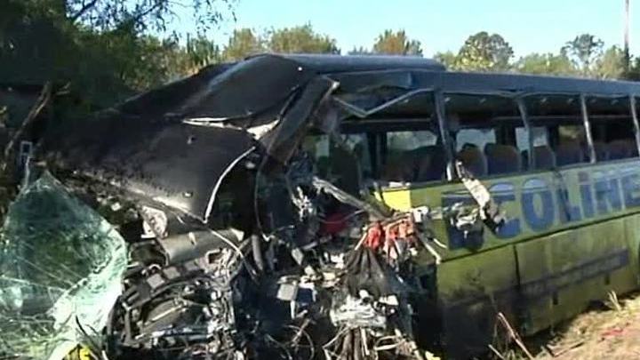 ДТП под Псковом: обломки автобусов разметало по трассе