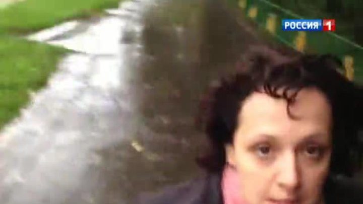 Полиция разыскивает женщину, избивавшую ребенка на улице