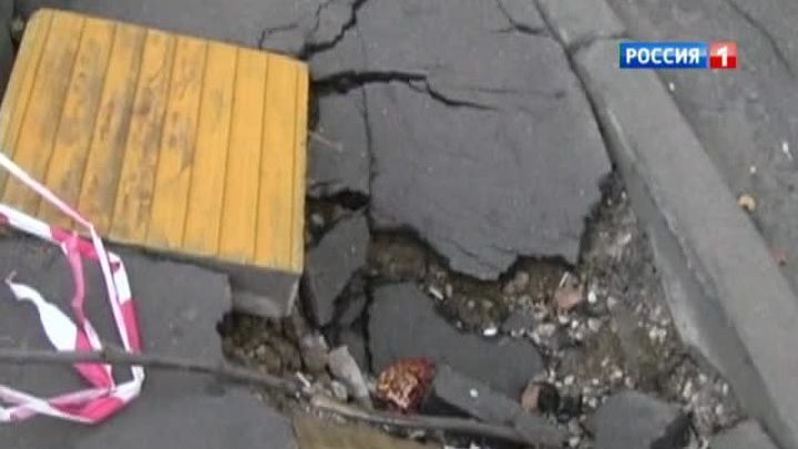 На Калужской площади провалился грунт
