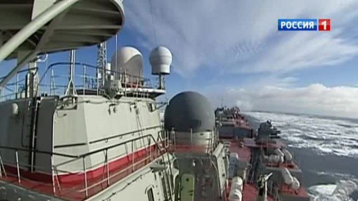 Российский флот пробивается сквозь арктические льды