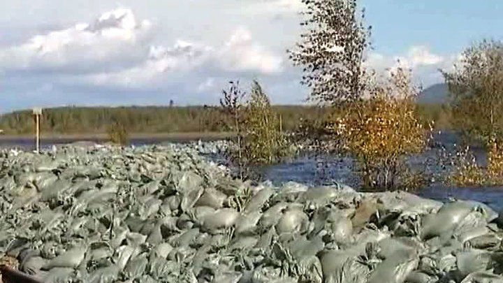 Угроза прорыва дамбы у Комсомольска-на-Амуре. Минобороны перебрасывает технику и людей