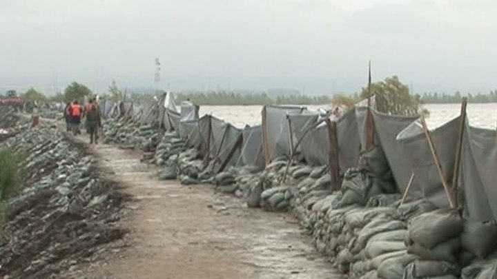 Дальний Восток: водолазы и военные борются за дамбы