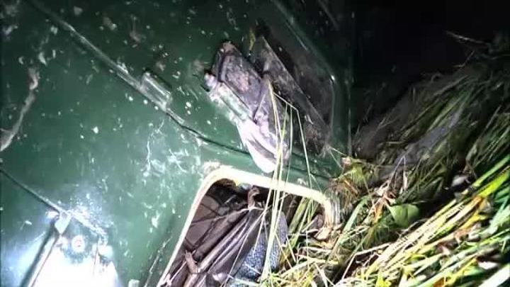 В Москву-реку упал автомобиль