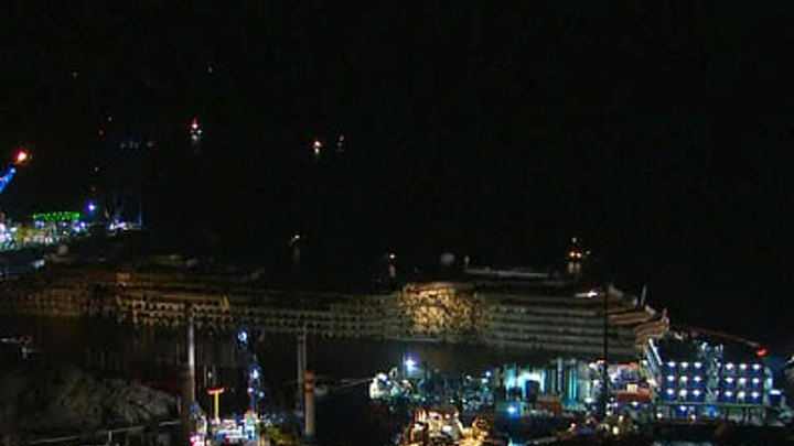Costa Concordia поставили на ровный киль