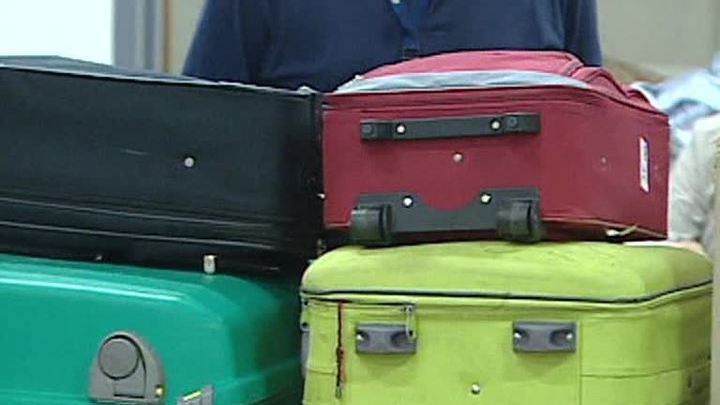Аэропорт Рима разрешил порыться в чужих вещах