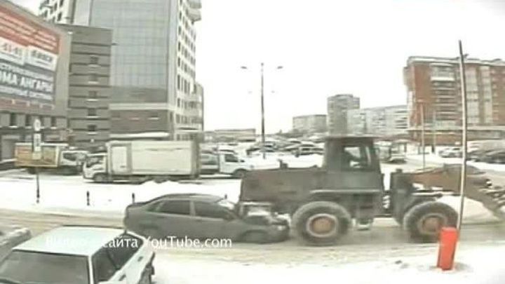 Трактор на дороге: зрелищные представления