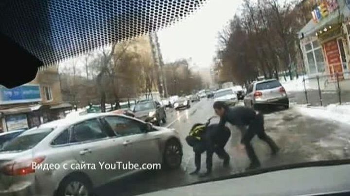 Водители против пешеходов: убойное видео