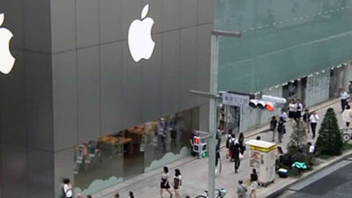 Виталий Милонов не советует госслужащим использовать новые iPhone 5S