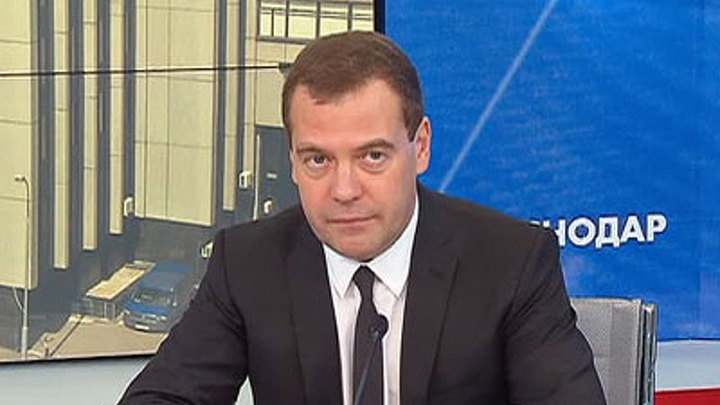 Медведев предлагает поднять госпошлину при разводе